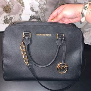 Signature Michael Kors purse in Black